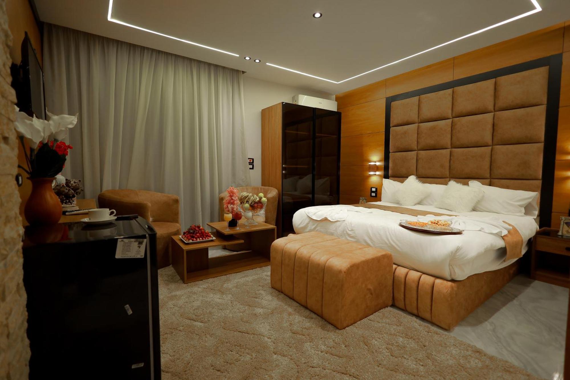 Inn The Muse Pyramids *