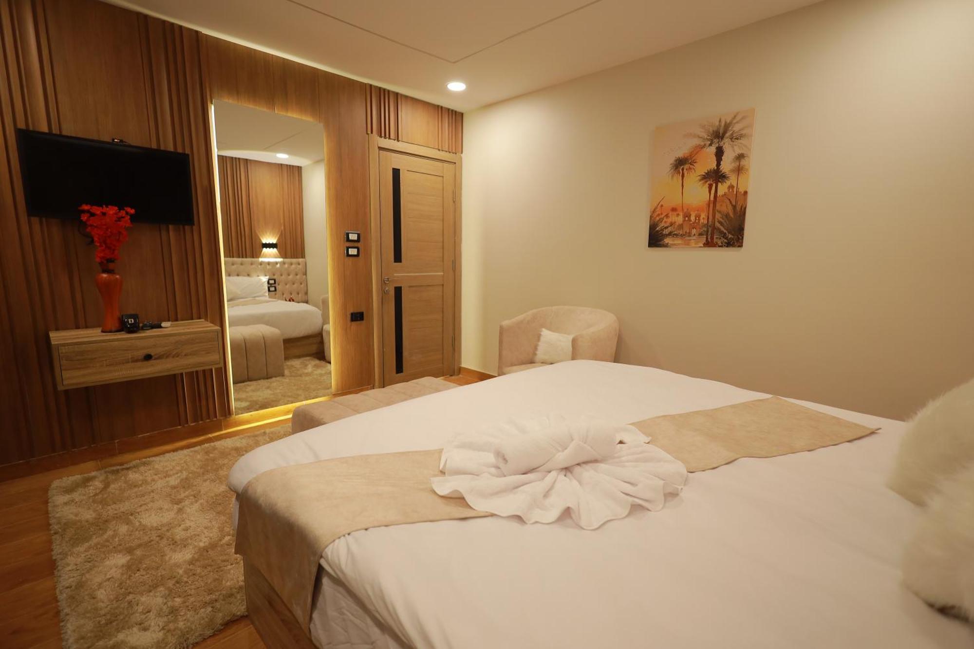 Inn The Muse Pyramids *