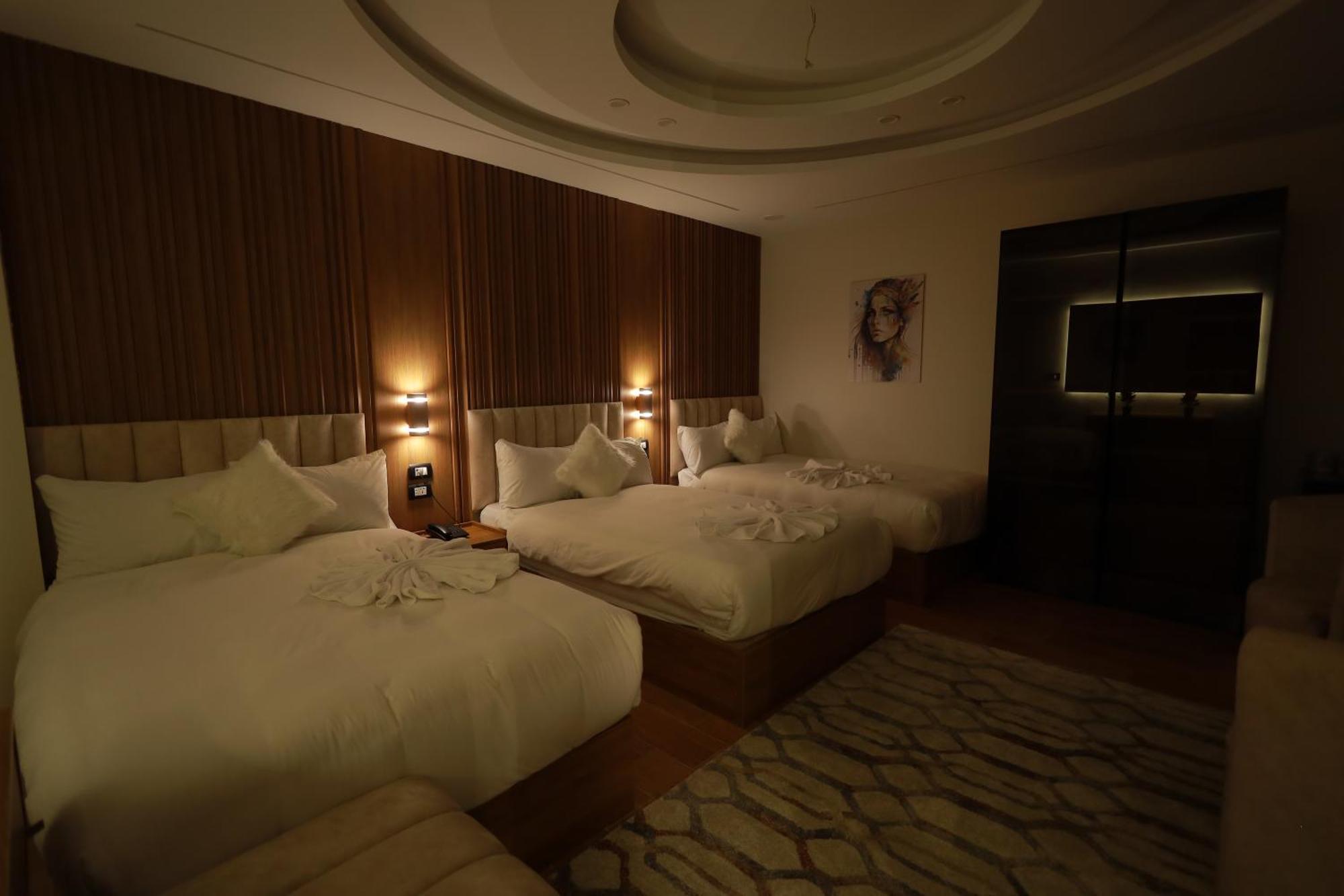 Inn The Muse Pyramids *