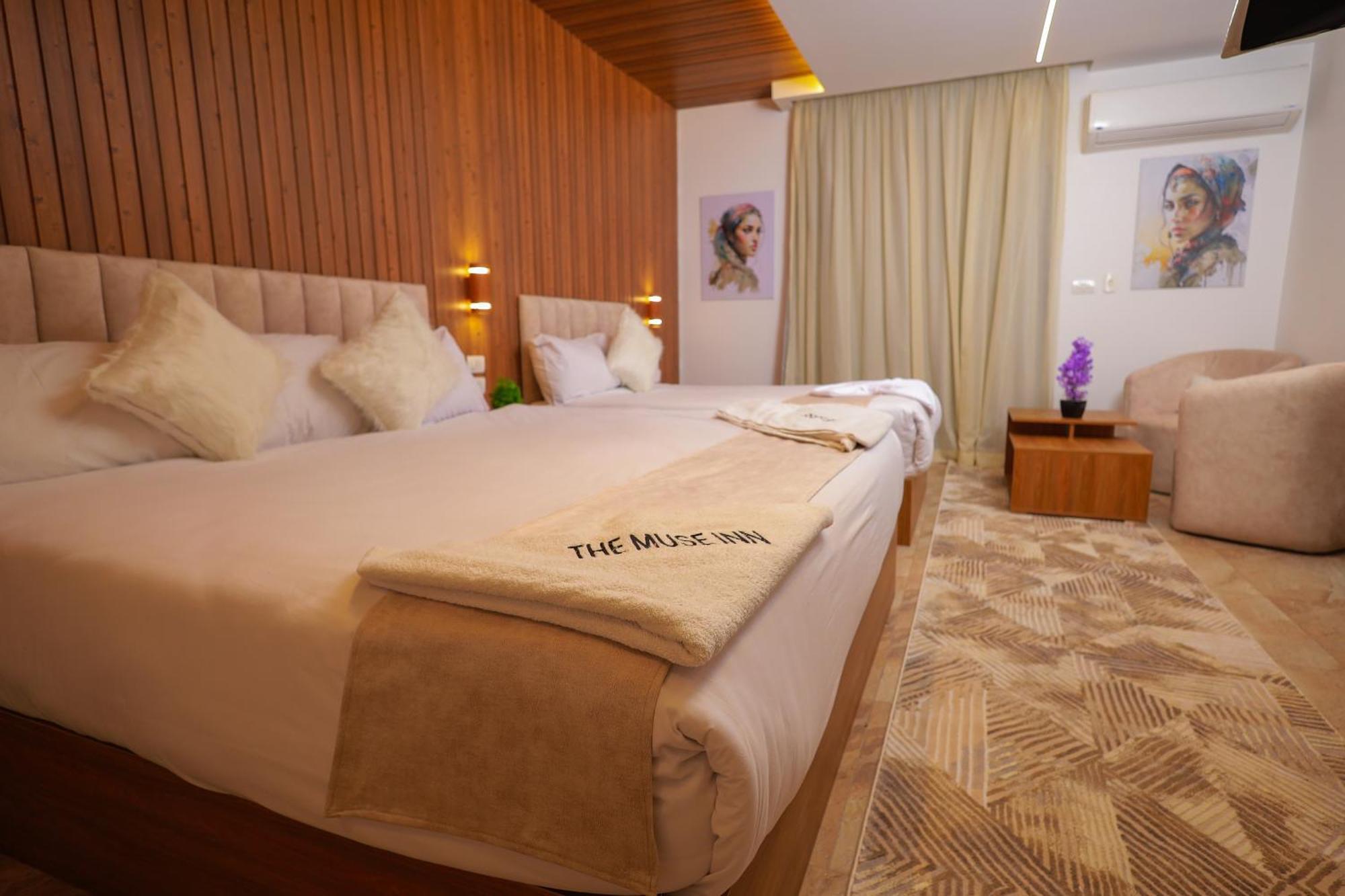 Inn The Muse Pyramids *