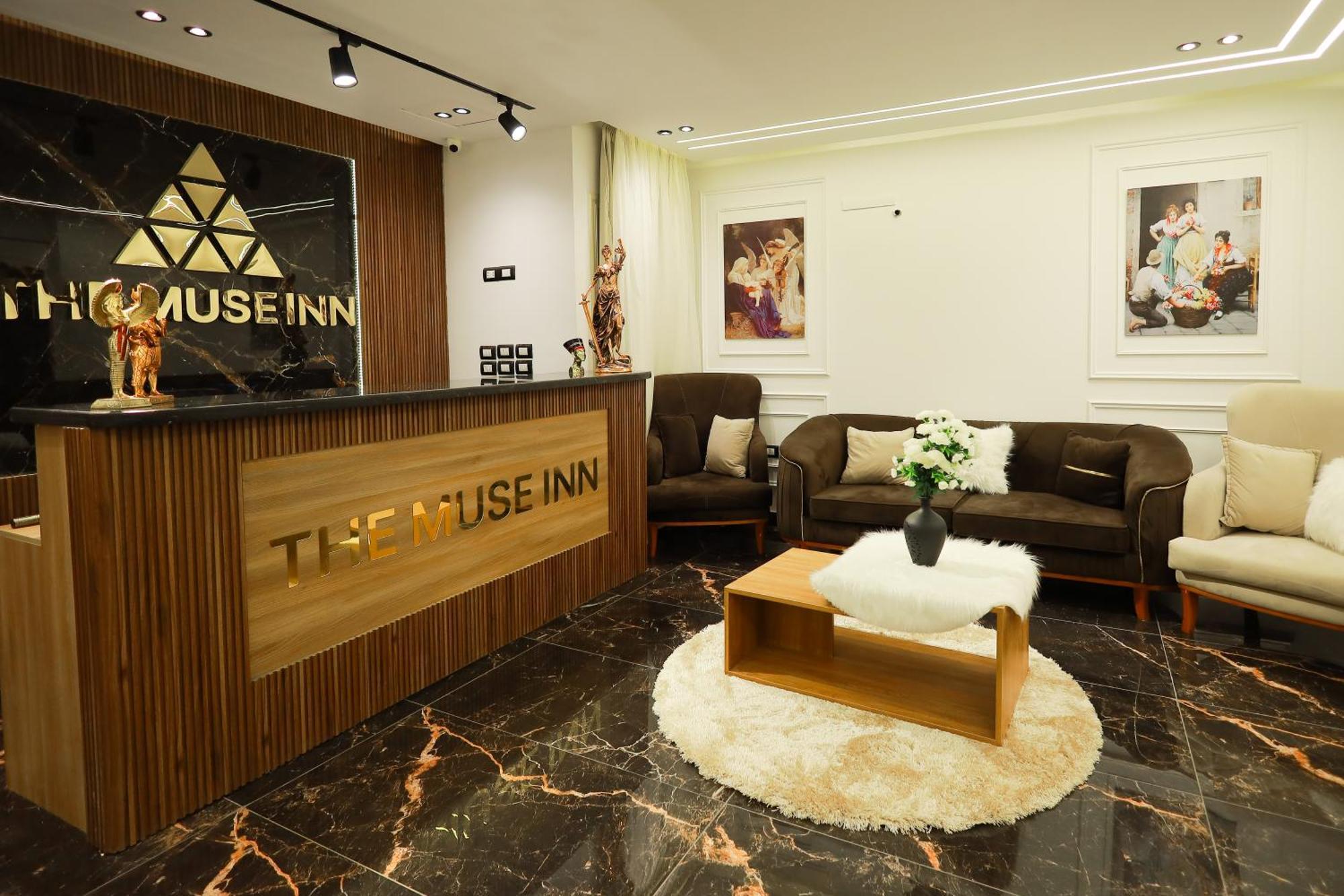 Inn The Muse Pyramids *
